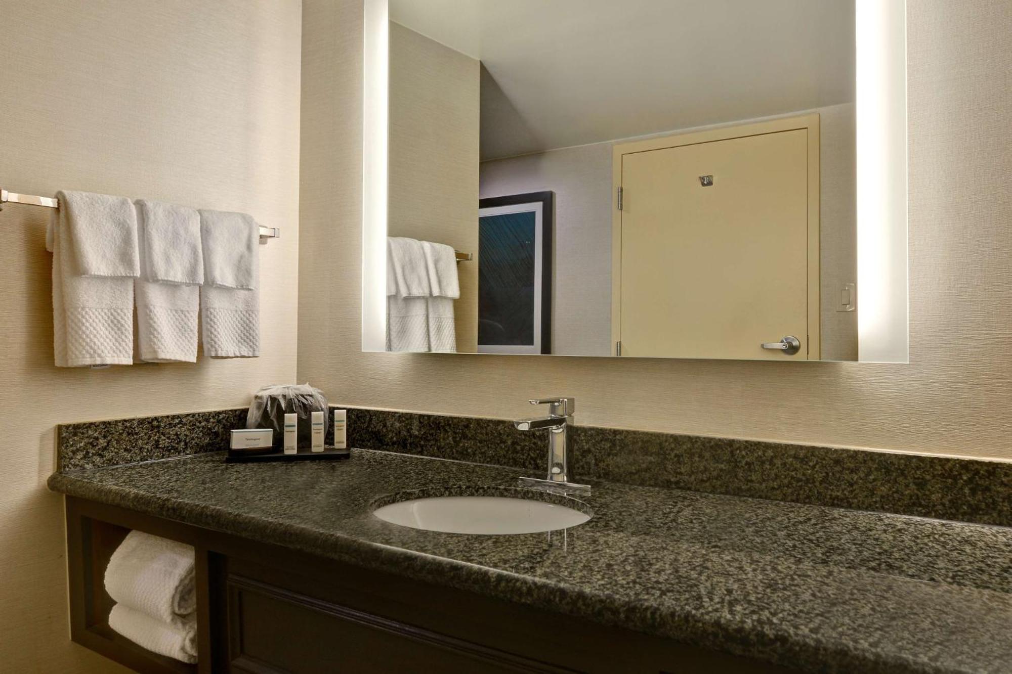 Embassy Suites Winston-Salem Eksteriør billede